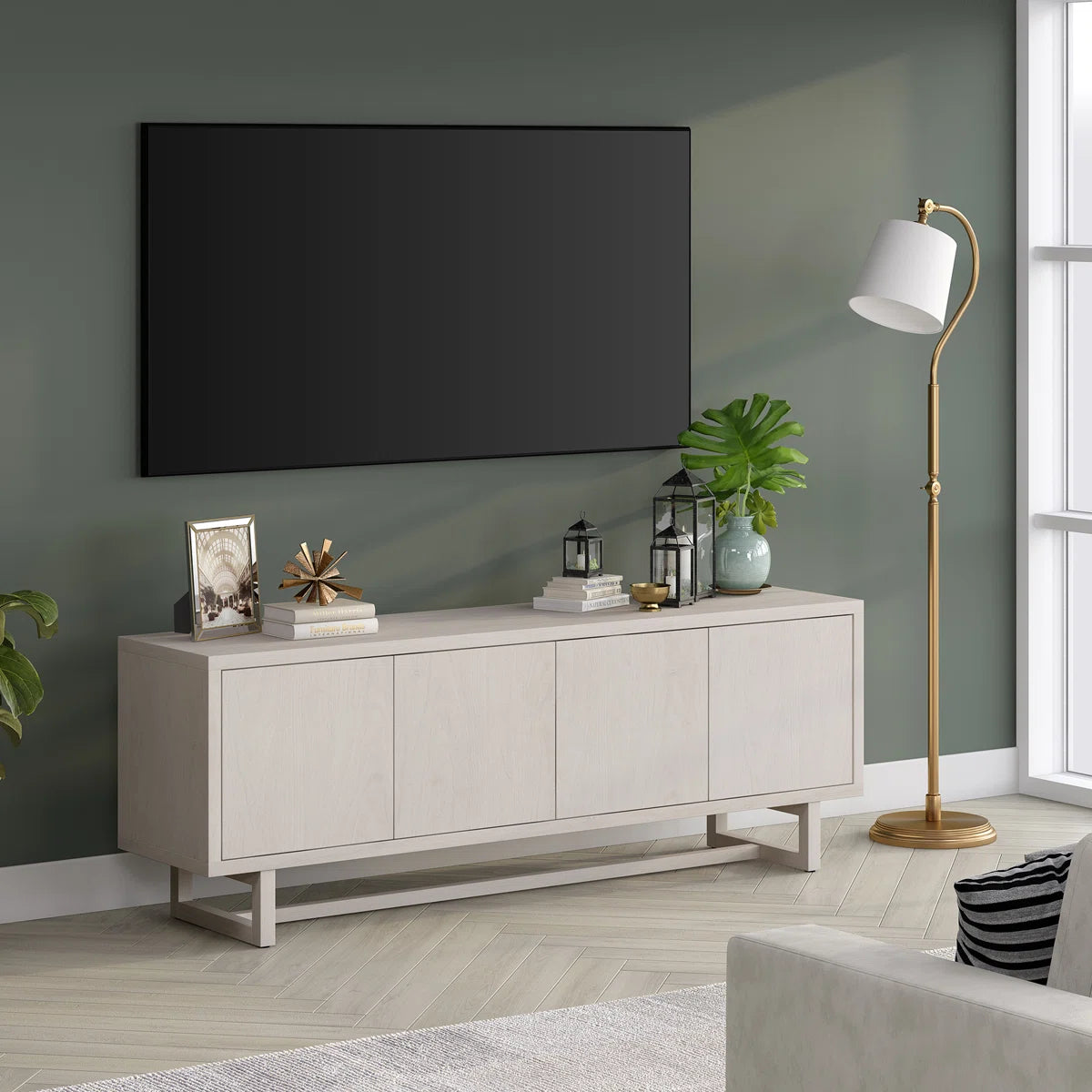 Aris TV Stand
