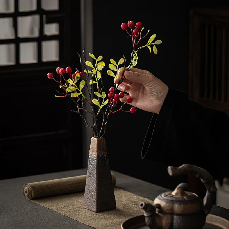 Ruvia Vase