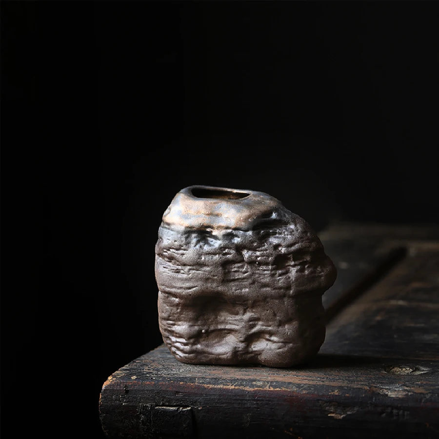 Ruvia Vase